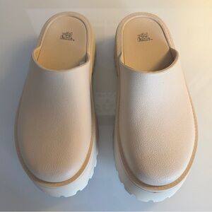 Wild Fable Clogs 8 1/2 NWOT